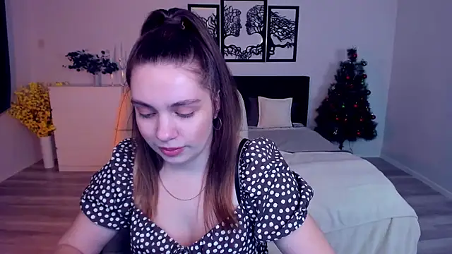 DaniellaLovely online show from January 14, 2:00 pm