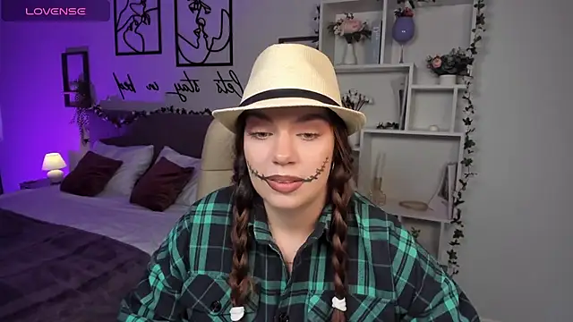 DaniellaLovely online show from October 22, 12:05 pm