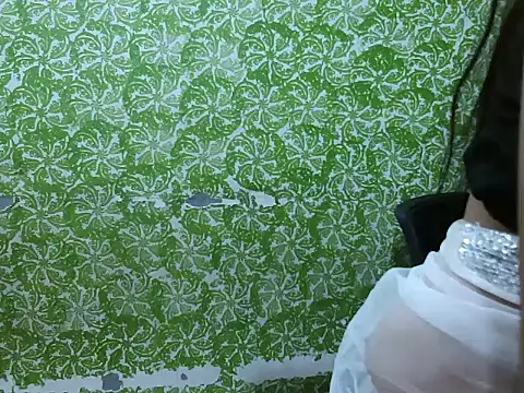 Snapshot of cutie-pie8 chatting on September 18, 6:43 pm cutie-pie8 online show from September 18, 6:43 pm