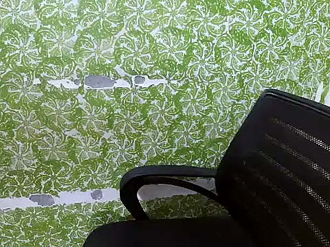 Snapshot of cutie-pie8 chatting on November 23, 8:19 pm cutie-pie8 online show from November 23, 8:19 pm