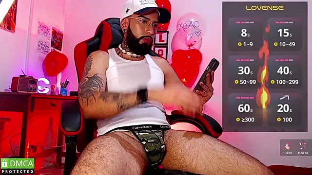 Snapshot of Diilanhott chatting on February 13, 1:34 am Diilanhott online show from February 13, 1:34 am