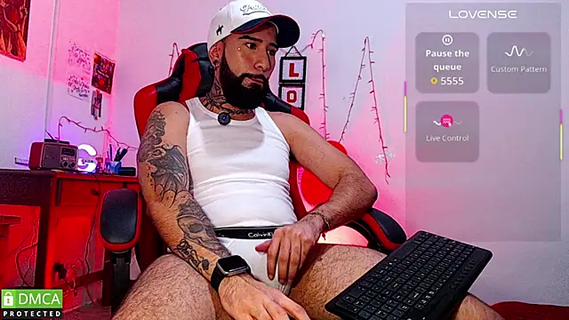 Snapshot of Diilanhott chatting on February 17, 5:30 pm Diilanhott online show from February 17, 5:30 pm