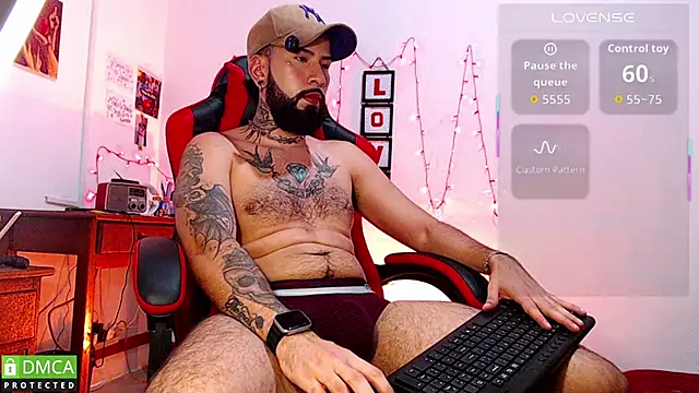 Snapshot of Diilanhott chatting on February 19, 1:01 am Diilanhott online show from February 19, 1:01 am