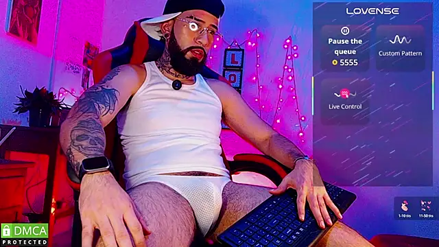 Snapshot of Diilanhott chatting on February 22, 1:18 am Diilanhott online show from February 22, 1:18 am