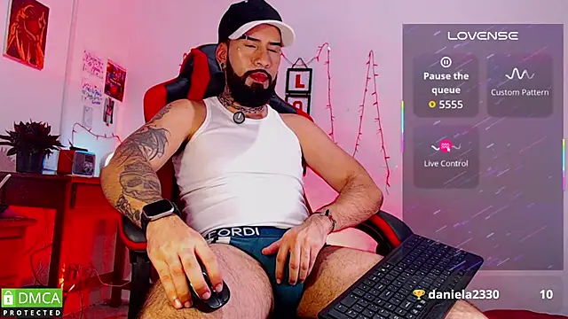 Snapshot of Diilanhott chatting on February 28, 2:01 am Diilanhott online show from February 28, 2:01 am