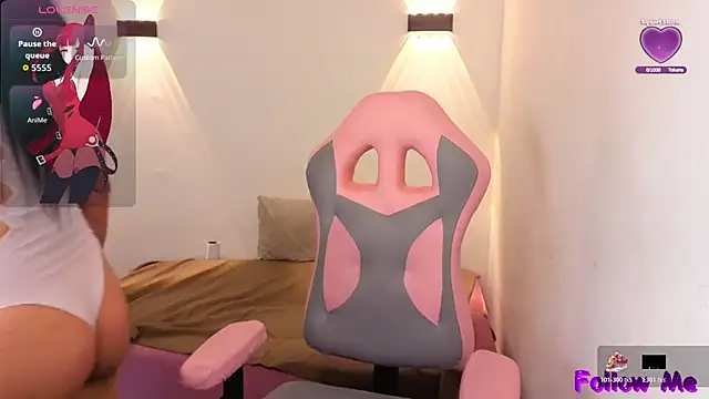 vittorialombardi   online show from December 18, 7:14 am