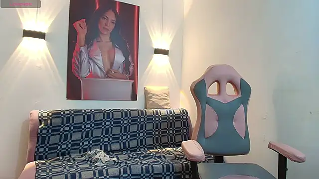 Snapshot of vittorialombardi__ chatting on May 22, 7:15 am vittorialombardi online show from May 22, 7:15 am
