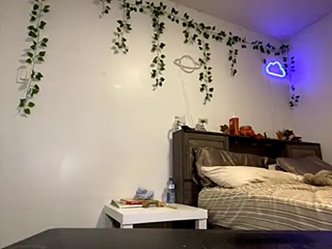 Kittyymaze1 online show from October 15, 2:06 pm