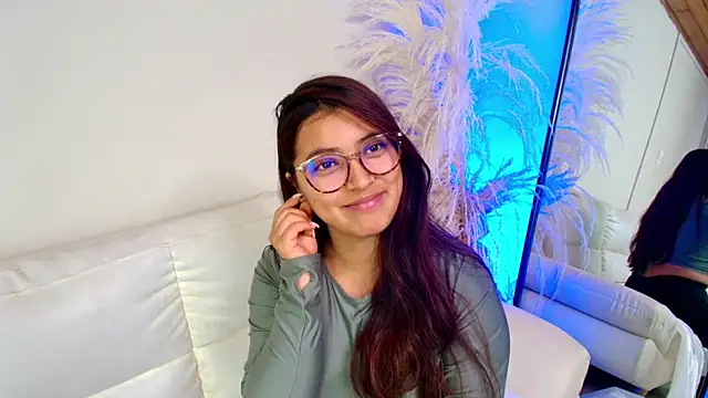 Rebeca Williams  online show from February 19, 6:00 am