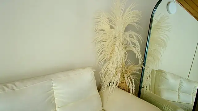 Rebeca Williams  online show from February 21, 4:40 am