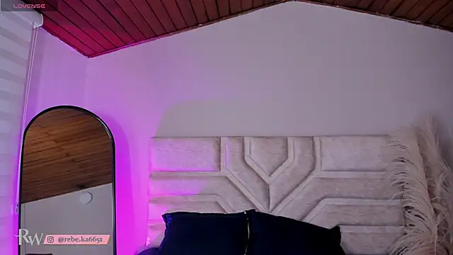 Rebeca Williams  online show from March 21, 11:12 pm