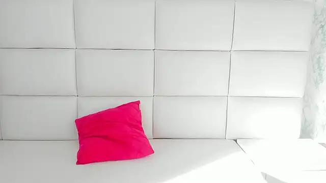 Snapshot of MIA__SAENZ chatting on January 5, 12:31 pm MIA SAENZ online show from January 5, 12:31 pm