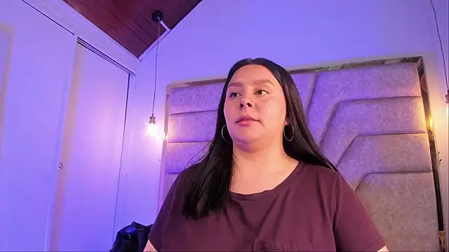 EmaJames25 online show from November 28, 6:32 pm