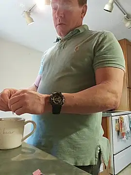 Bigtater1999 online show from April 11, 9:19 pm