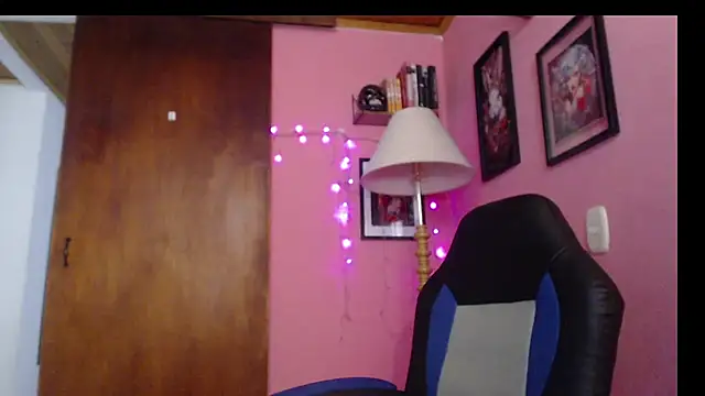 bunnyemilyrose36 online show from December 13, 9:09 pm