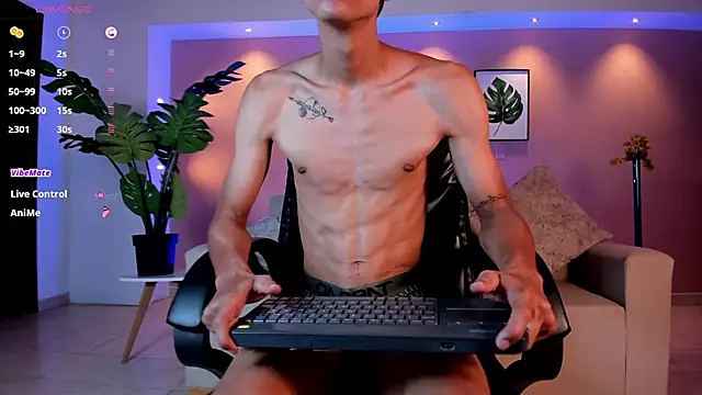 Snapshot of Aaron_Scoot chatting on January 25, 11:32 pm Aaron Scoot online show from January 25, 11:32 pm