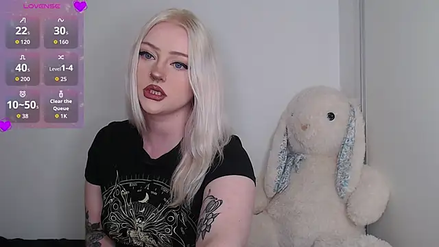 Snapshot of chloe_levine chatting on September 20, 1:28 am chloe levine online show from September 20, 1:28 am