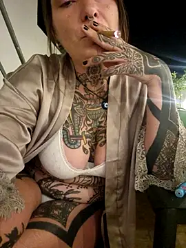 lizzardqueeen online show from September 29, 9:30 pm