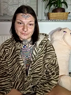 lizzardqueeen online show from November 21, 12:32 am