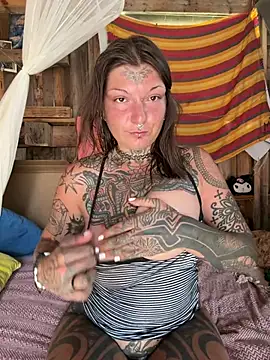 lizzardqueeen online show from August 2, 4:05 pm