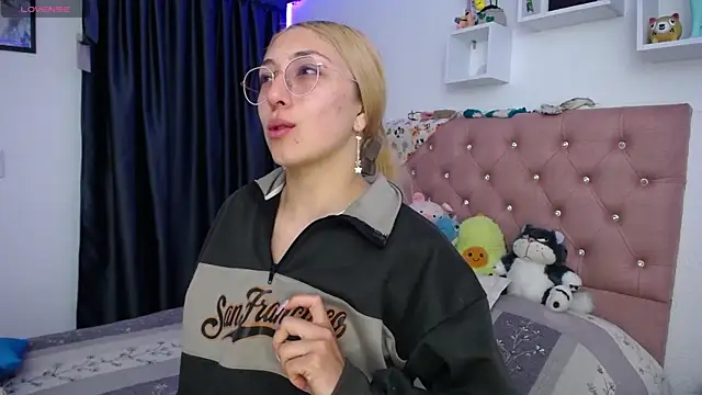 Soffy-brooks online show from December 16, 10:04 pm