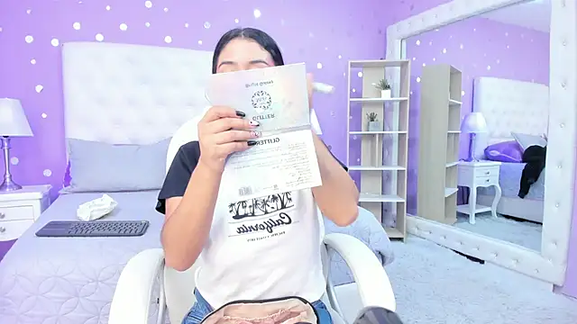 Snapshot of scarlette_15_ chatting on November 8, 1:39 am scarlette 15 online show from November 8, 1:39 am