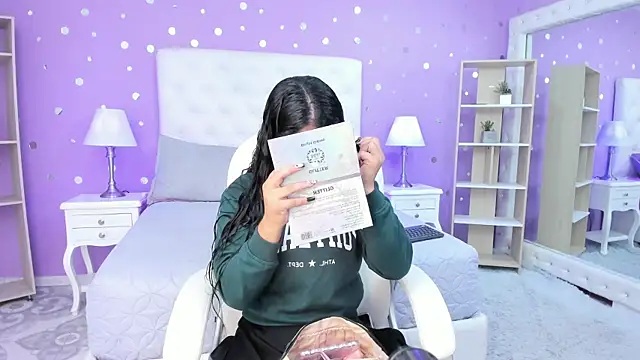 Snapshot of scarlette_15_ chatting on November 13, 3:27 am scarlette 15 online show from November 13, 3:27 am