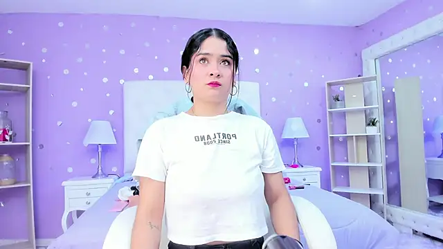 Snapshot of scarlette_15_ chatting on December 3, 3:03 am scarlette 15 online show from December 3, 3:03 am