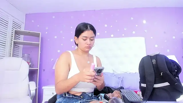 Snapshot of scarlette_15_ chatting on December 5, 3:37 am scarlette 15 online show from December 5, 3:37 am