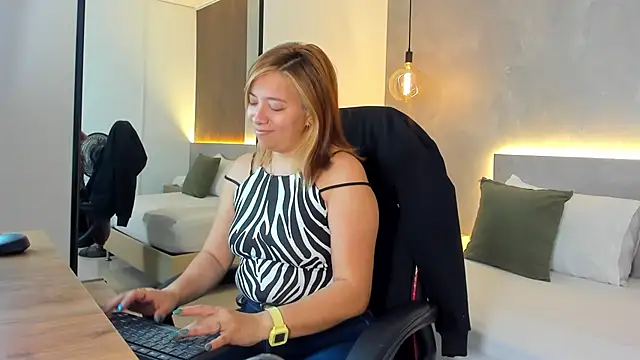 alma fenix online show from December 15, 12:53 pm