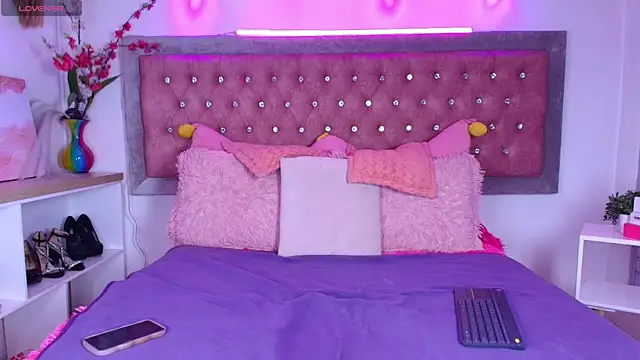 EmmaWilder online show from September 14, 9:03 pm