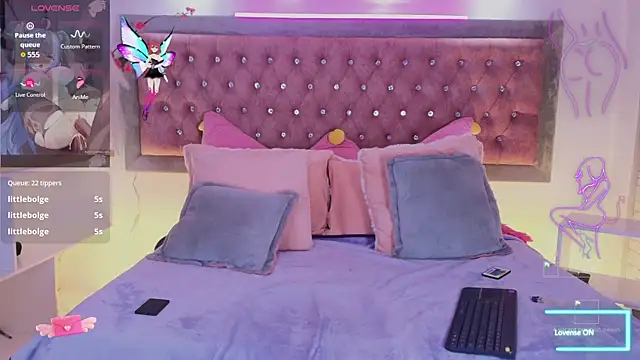 EmmaWilder online show from November 18, 8:35 pm