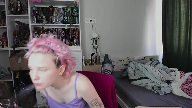 School Love online show from March 18, 7:11 am