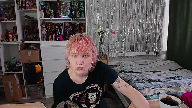 School Love online show from March 27, 7:03 am