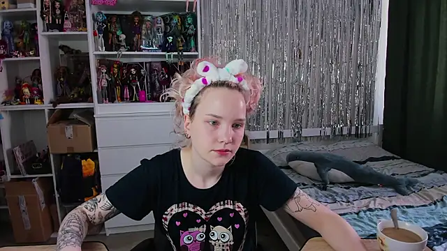 School Love online show from March 29, 7:08 am