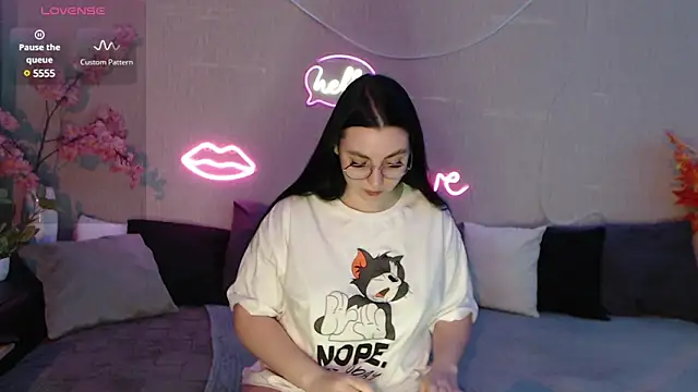 Fluffy Tiffy online show from January 23, 1:51 am