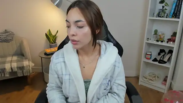 Snapshot of _BellaEvans_ chatting on November 10, 5:50 am BellaEvans online show from November 10, 5:50 am