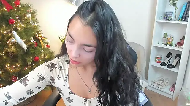 Snapshot of _BellaEvans_ chatting on December 4, 5:50 am BellaEvans online show from December 4, 5:50 am