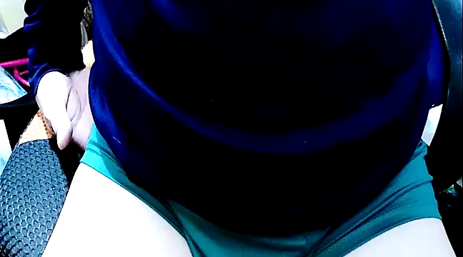 Snapshot of TTvicTT chatting on December 30, 3:35 pm TTvicTT online show from December 30, 3:35 pm