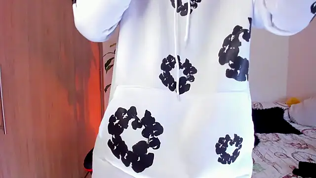 aldrinwhite online show from March 14, 6:24 pm