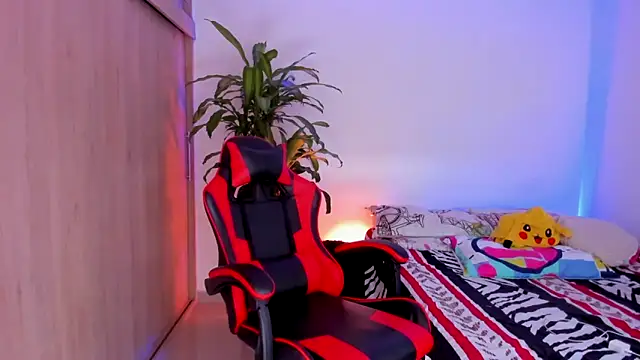 aldrinwhite online show from March 31, 8:31 pm