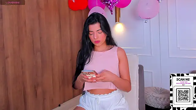 Chrishell  online show from February 16, 10:32 pm