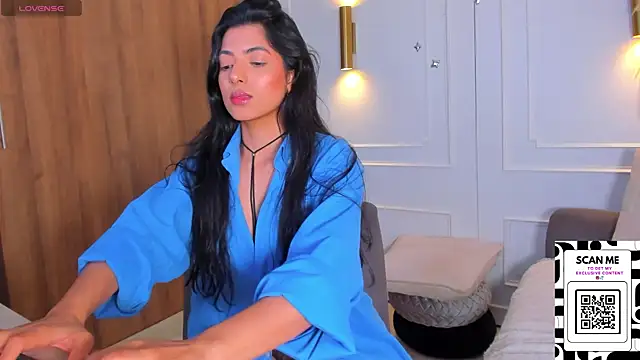 Chrishell  online show from February 22, 11:35 pm