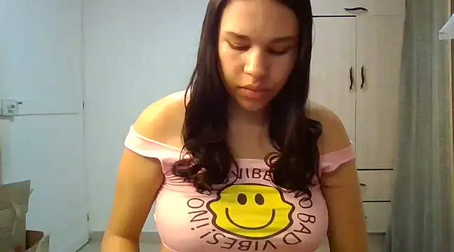 Snapshot of Indirasex_44 chatting on February 6, 4:21 am Indirasex 44 online show from February 6, 4:21 am