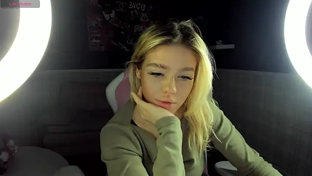 Anna Robinson online show from February 9, 10:58 pm