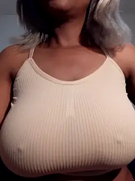 Snapshot of realsquirter chatting on February 3, 8:03 pm realsquirter online show from February 3, 8:03 pm