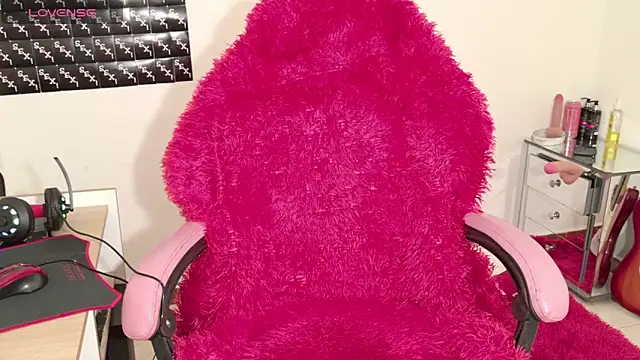 RoxaneEvans  online show from October 24, 6:26 pm