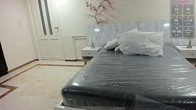 charolbruce 1 online show from April 8, 11:43 am