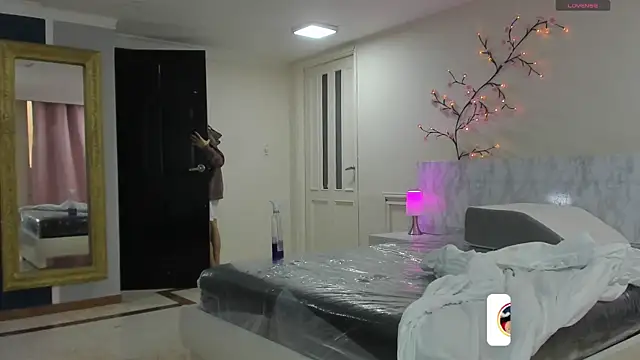 charolbruce 1 online show from April 16, 11:55 am