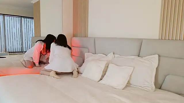 Zoe Benson online show from December 2, 11:37 am